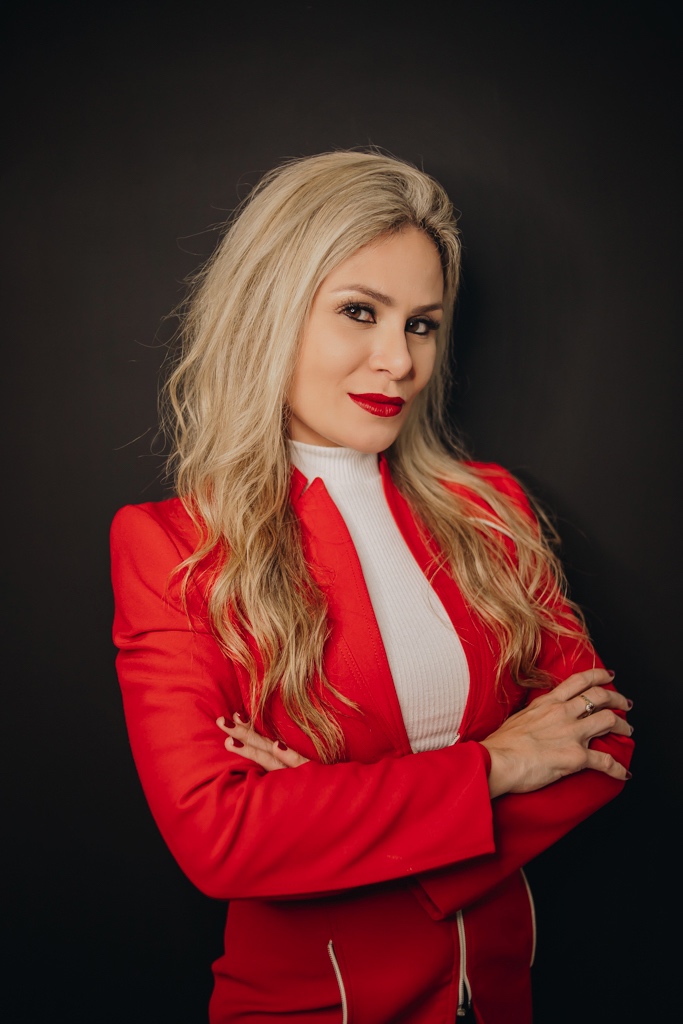 Dra Caroline Carneiro