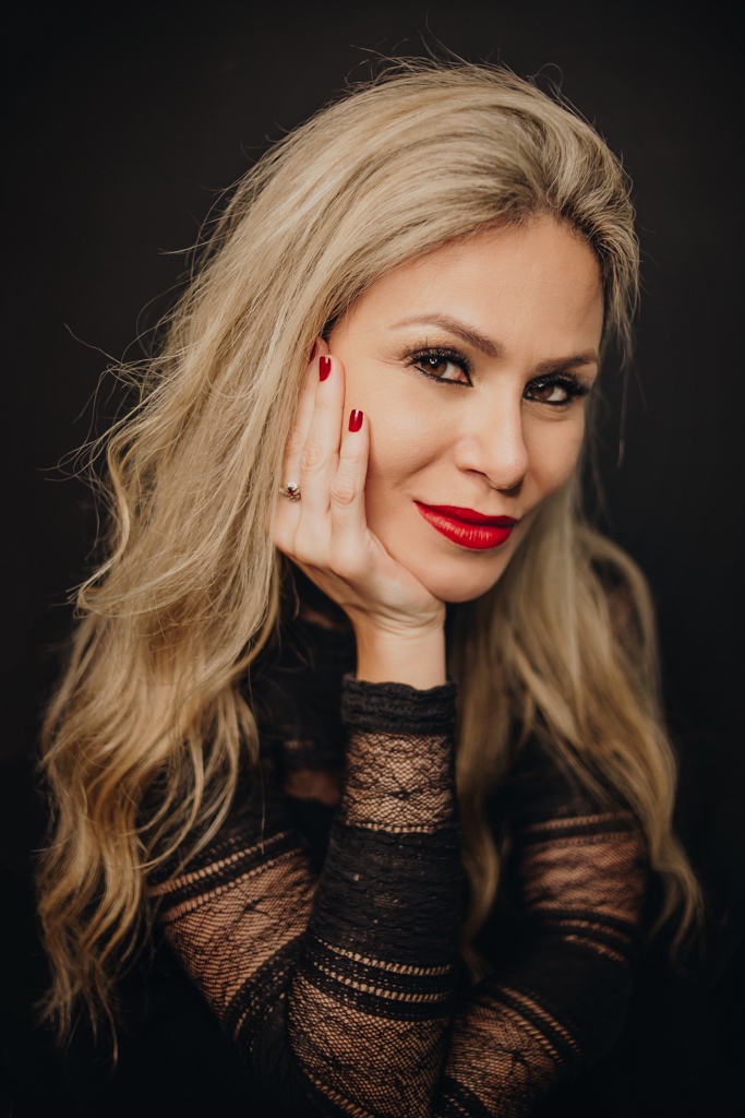 Dra Caroline Carneiro